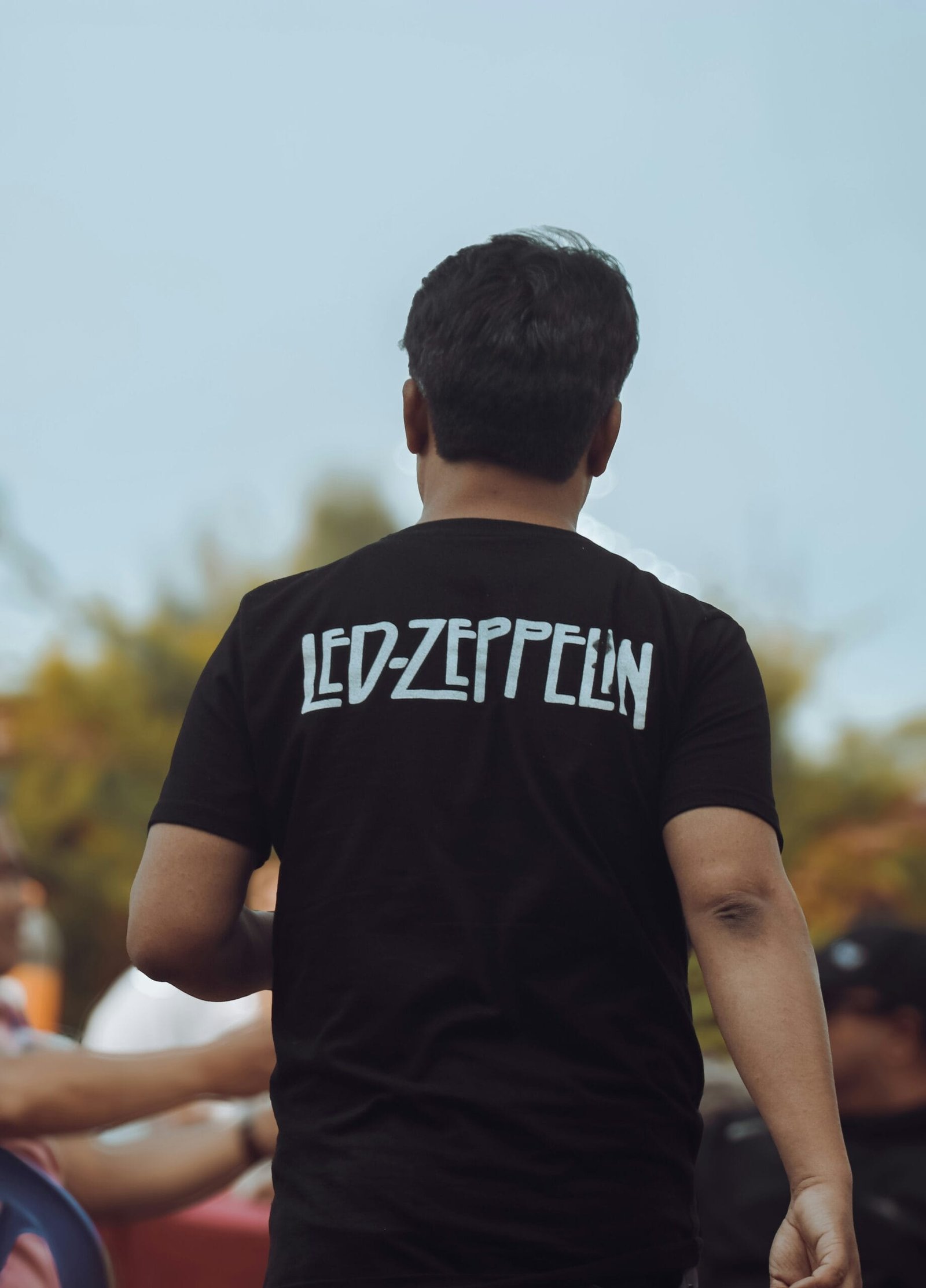 a man in a black shirt is holding a frisbee